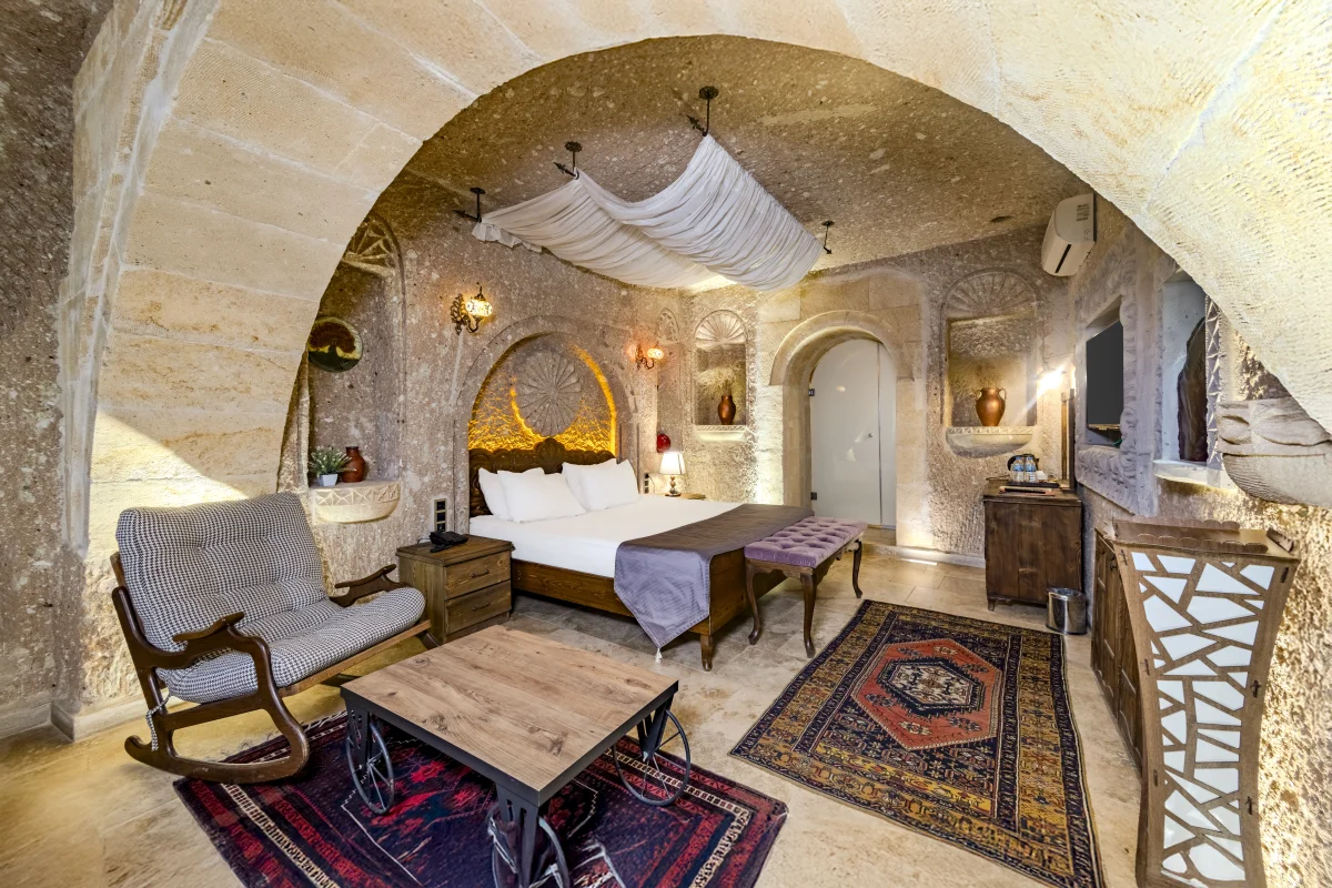 104 - Jakuzili Balayı Mağara Odası