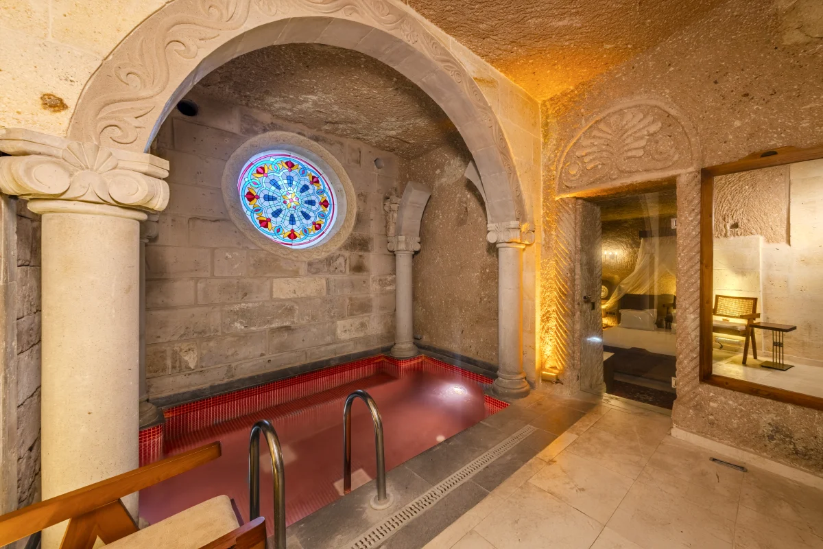 201 - Özel Havuzlu Mağara Odası